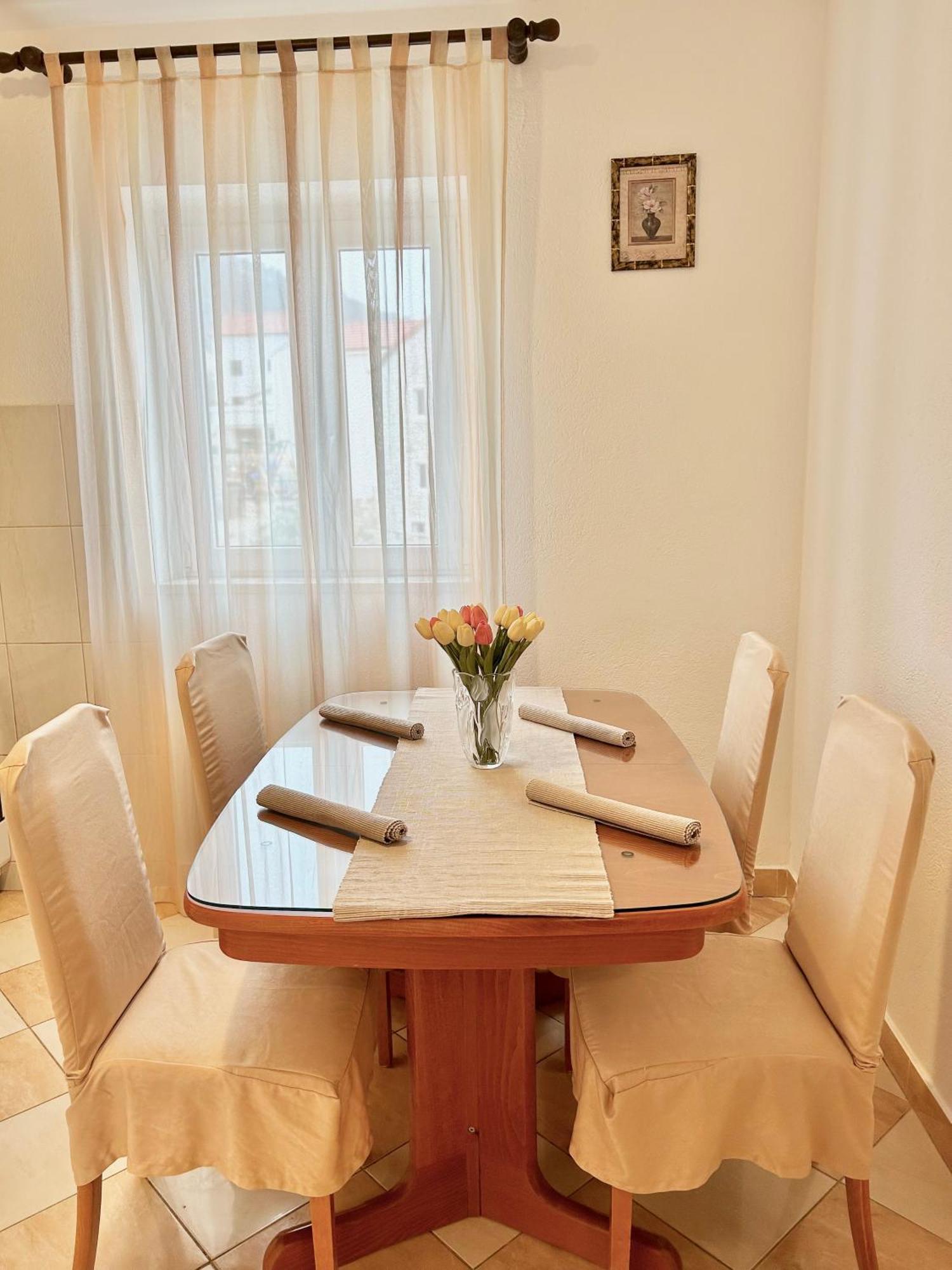 Apartmani Mara 볼 외부 사진